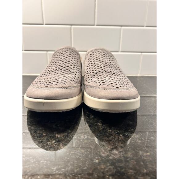 Ecco Men's Collin 2.0 Slip on Perf Leather Cut Out Detail Elastic Goring Grey 7 - Picture 7 of 12